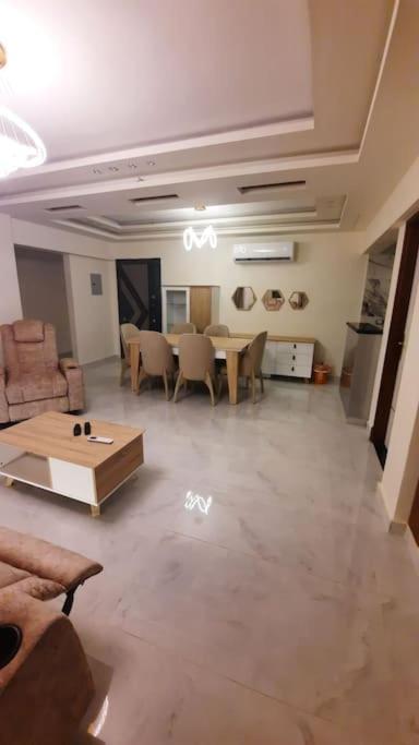 المهندسين جامعة الدول ميدان لبنان الدقي فندقية * Cairo